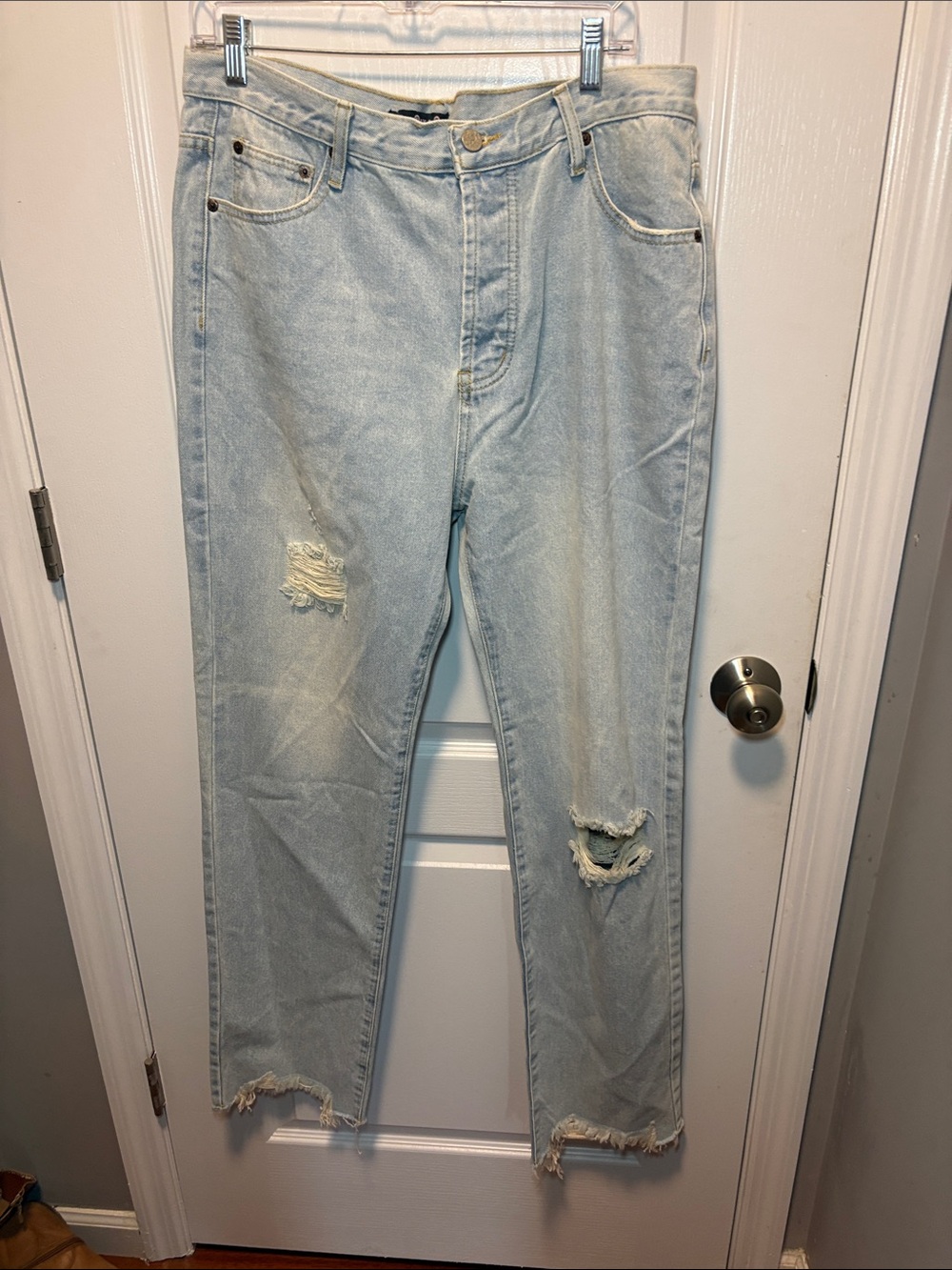 Light Wash Distressed Wide-Leg Women’s Jeans